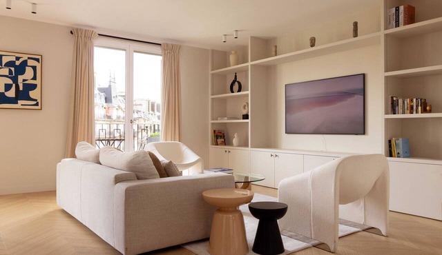 Luxurious Home in Triangle d'Or- Eiffel Tower View