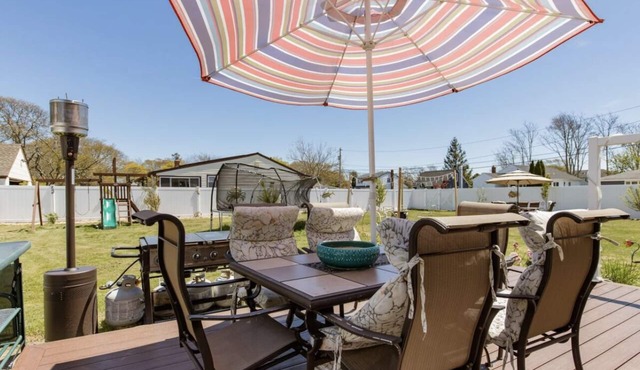 luxurious home spacious yard & above ground pool