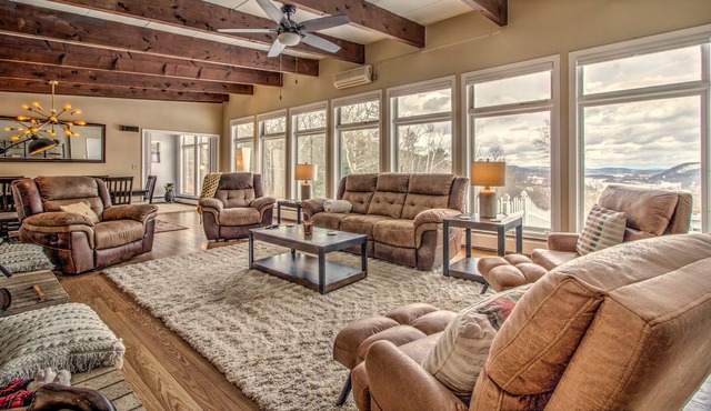 Luxurious Home w/ View of the CT River