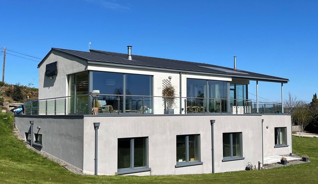 Luxurious home with gym, bar & sauna, overlooking the Sugarloaf in Enniskerry.