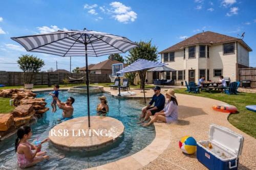 Luxurious Home with Huge Pool