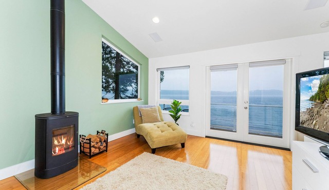 Luxurious home with private beach access, wood burning fire place, dog-friendly