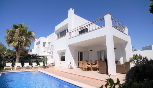 Luxurious house with pool near the Marina
