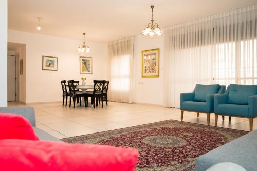 Luxurious Huge 5R in Jerusalem center