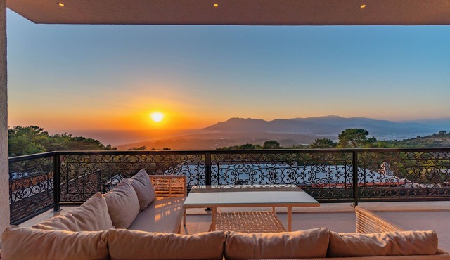 Luxurious Infinity Pool, Indoor Pool, Sauna, Turkish Bath and Magnificent View