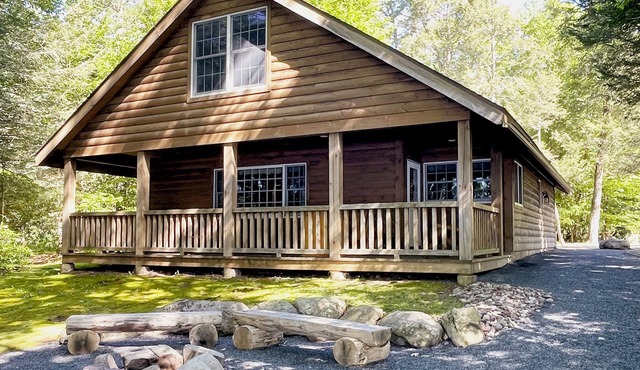 Luxurious Lake View Log Cabin with Firepit in the Poconos