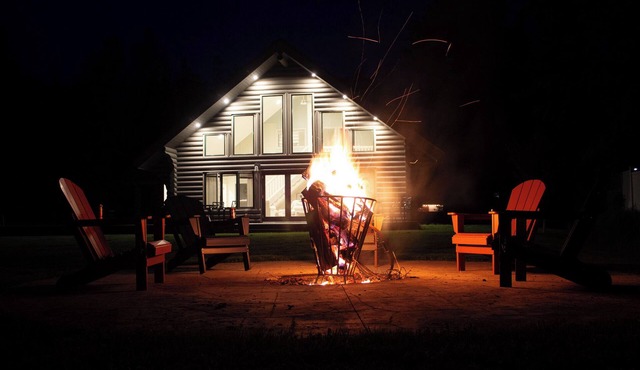 Luxurious Lakefront Log Home with Entertainment Building on Moosehead Lake