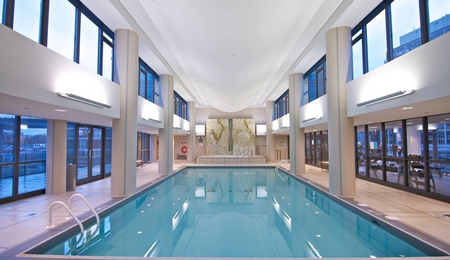 Luxurious Lakeside Suite Near CN Tower – C$69/night