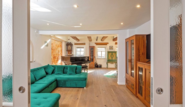 Luxurious Limestone Mansion - 320 sqm - 7 Rooms