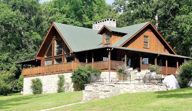 Luxurious Log Cabin Rental for Groups with Private Lake near Dallas, Texas