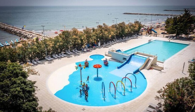 Luxurious mobilehome directly on the beach, Caorle