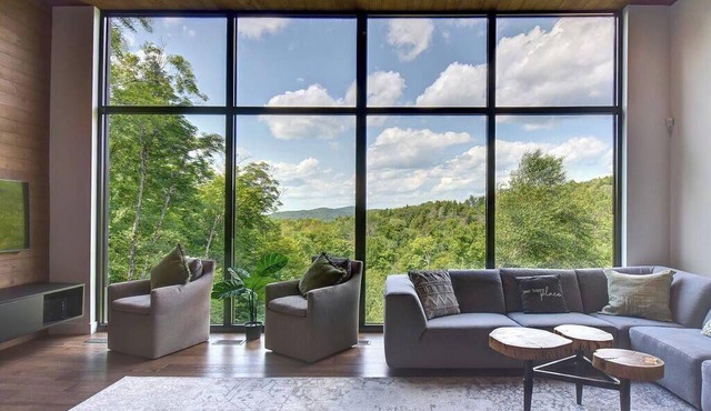 Luxurious Modern Mansion - Private Jacuzzi & Sauna