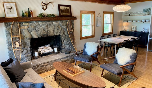 Luxurious & Modern 3 BR 1.5 Bath Log Cabin