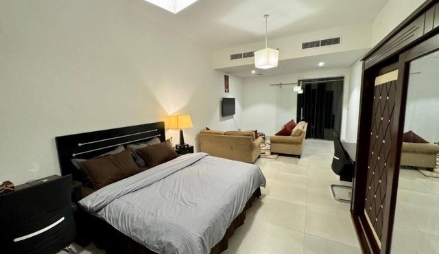 Luxurious Modern Apartment with Patio, Kitchen, Pool