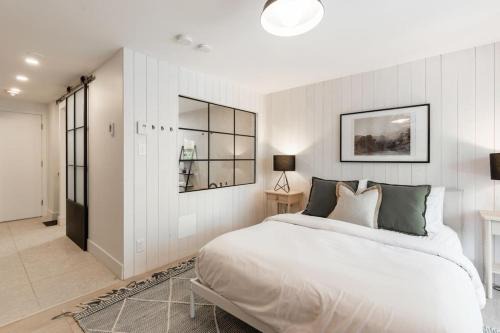 Luxurious & Modern Tremblant Loft Pool&Spa Access