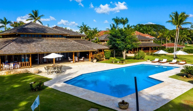Luxurious Ocean Front Property-Includes Chef