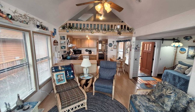 Luxurious Oceanfront Cabin 7 Getaway w/Hot Tub : stunning views, private hot tub, and cozy comfort. (Private Beach Owned by White Rock Resort)