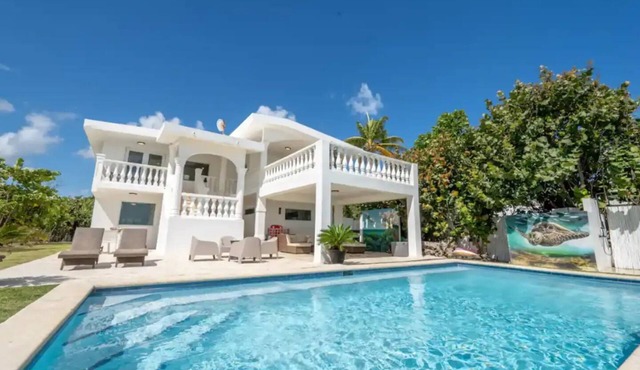 Luxurious Oceanfront Villa + Pool l Casa Blanca