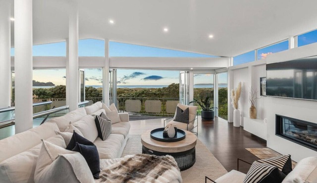 Luxurious Omaha Beachfront Retreat