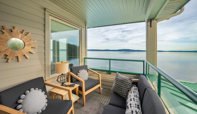 Luxurious Penthouse at Inn of the Sea Ocean views from each window