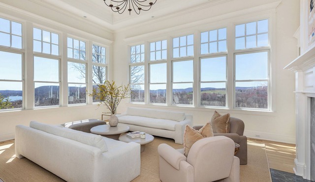 Luxurious Private 5-Bedroom House with Sweeping Lake Views and Beach Access