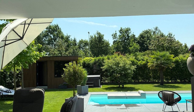 Luxurious 'Schaffner' Apartment with Private Pool, Sauna, Hot Tub, Terrace & Wi-Fi