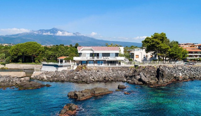 Luxurious sea front villa with private pool