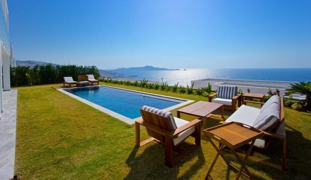 Luxurious seafront Mediterranean villa with pool