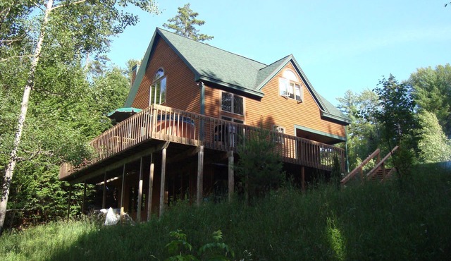 Luxurious, Secluded, Ski Chalet, w/Country Decor & Hot Tub Near Okemo