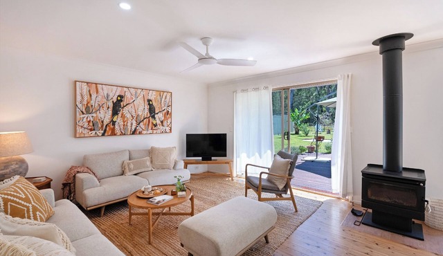 Luxurious & spacious retreat near Swan Lake