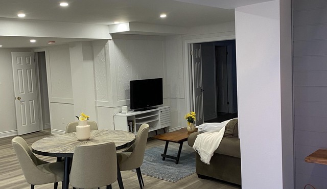Luxurious, spacious, Independent 2 Bedrooms 2 baths with fireplace/free parking