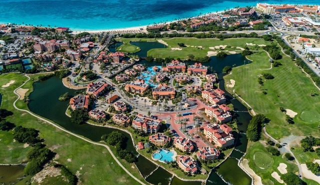 Luxurious & Spacious Eagle Beach 2 Story Penthouse on 1st class Divi Resort