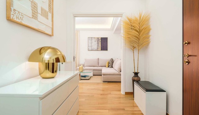 Luxurious Stylish 2 Bd Villa with Balcony in Voula
