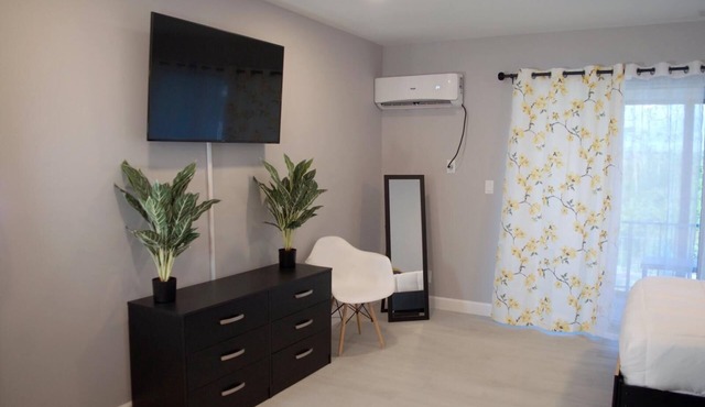 Luxurious Suite on w/Pool in Freeport