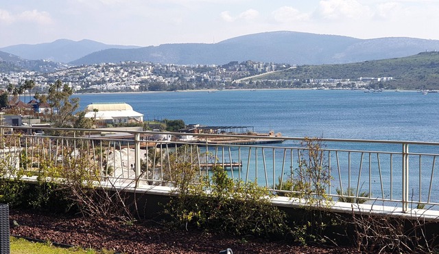 Luxurious suites with a beautiful view 5 min from the beach.