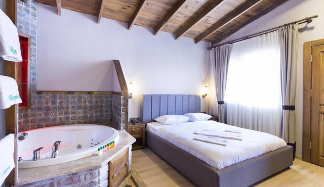 Luxurious Suits Surrounded by Nature with Jacuzzi & Shared Pool in Bursa