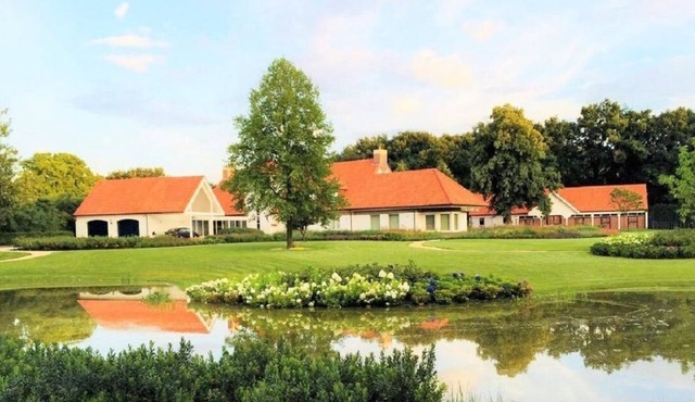 Luxurious supersized Guesthouse - Sleeps 24 + baby cots
