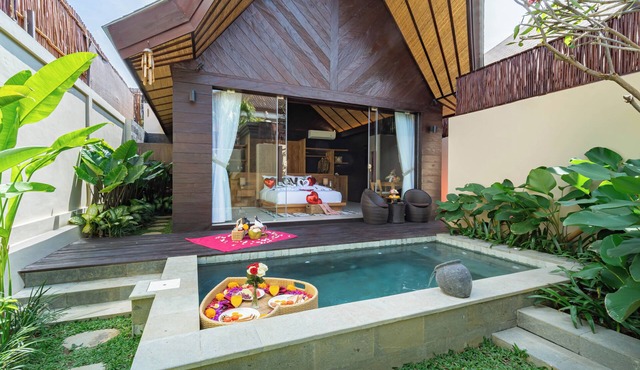 Luxurious Traditional 1 BR Villa in Kuta