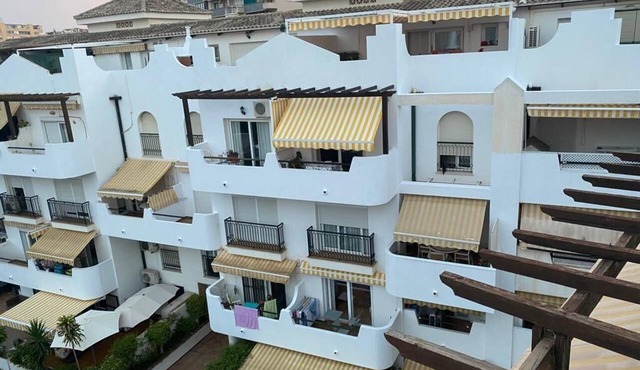 Luxurious Two-Story Penthouse with Large Terraces – Steps from Playa Pepe