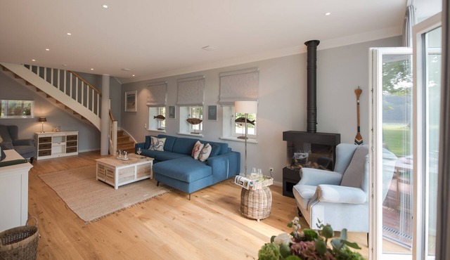 Luxurious Ukena vacation apartment in the count's Karl-Georgs-Forst; dogs welcome
