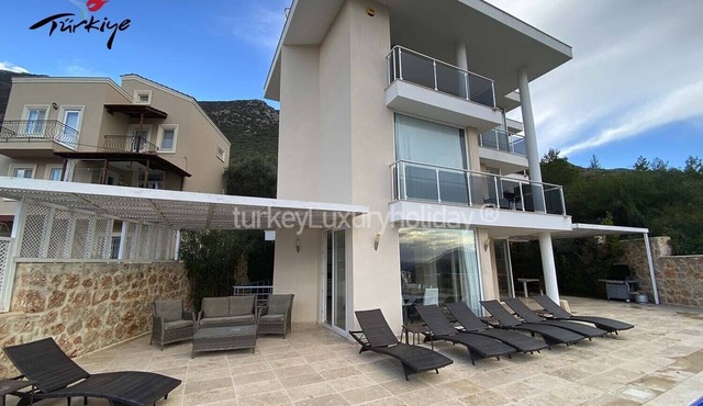 Luxurious Uniquely Designed Villa With Private Infinity Pool and OMG views!