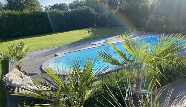 Luxurious vacation home/heated pool, barbecue area, Berlin City