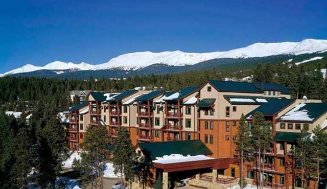 Luxurious Valdoro Mountain Lodge. Cozy 3 bedroom and 3 bath (sleeps 8)