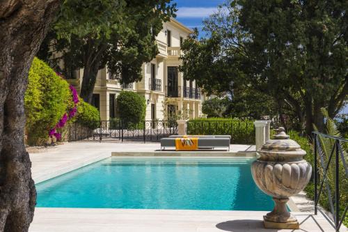 Luxurious Villa Overlooking Monaco