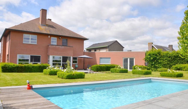 Luxurious villa in the Flemish Ardennes with swimming pool