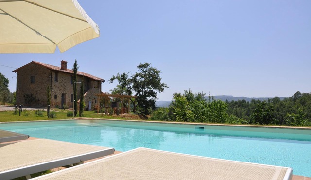 Luxurious Villa, private pool close to beautiful village and lake in Italy