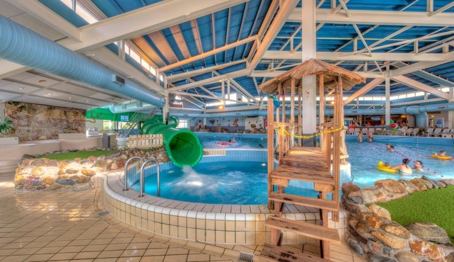 Luxurious villa with 5 bathroom, with a bath, near a reserve