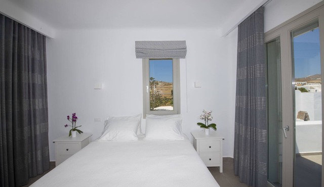 Luxurious Villa with garden, outdoor pool, barbeque,