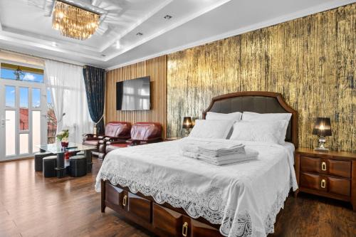 Luxurious Villa with Huge Garden, Terrace & Outdoor Space