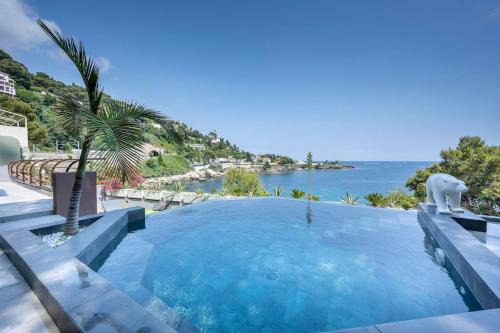 Luxurious villa with Pool